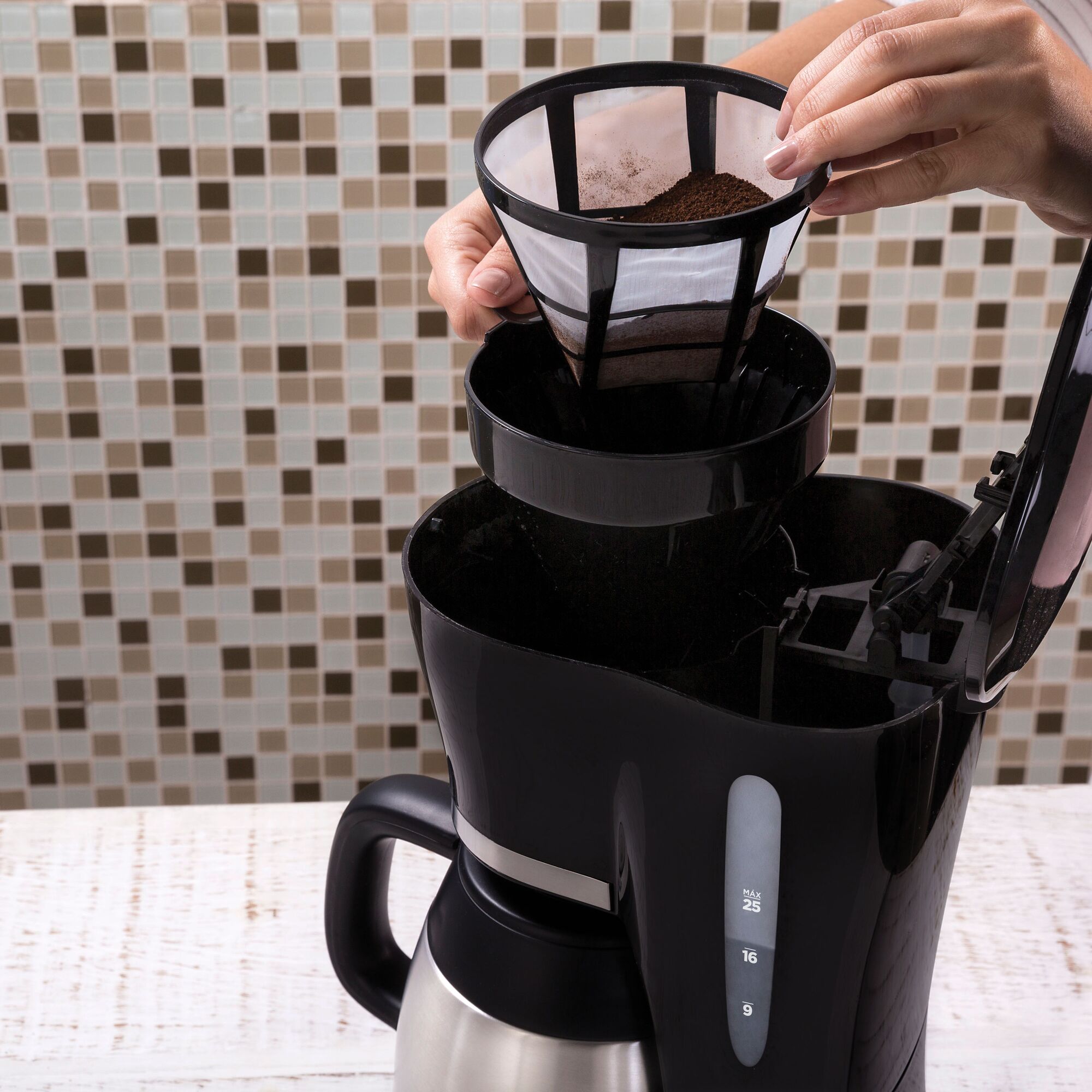 CAFETEIRA 25 CAFÉS C/JARRA TÉRMICA EM INOX 220V | BLACK+DECKER