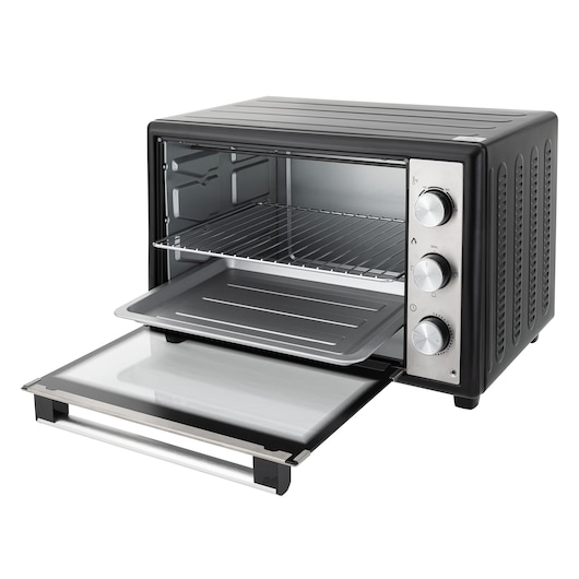 BLACKDECKER FT46 countertop oven with open door, wire rack and baking tray, front angle.