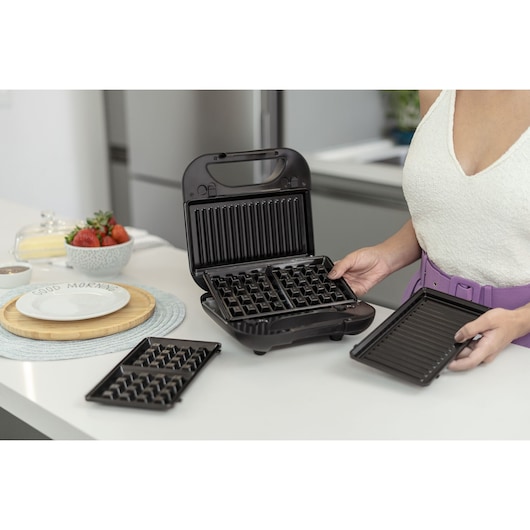 BLACKDECKER GW750 waffle maker with removable plates shown on kitchen counter, photography front angle.