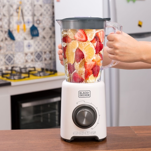 BLACKDECKER L800 blender with fruit in jar, kitchen setting, white base and control dial visible.