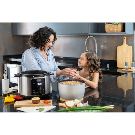 BLACK+DECKER electric pan lifestyle 